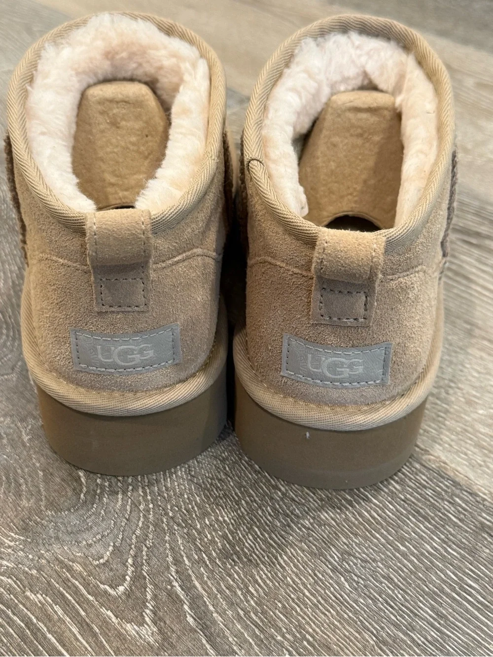 Women’s UGG platform in sand size 6